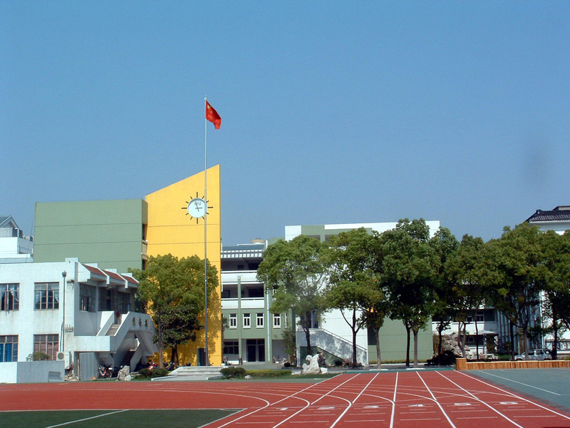 江蘇亮彩室內P4全彩顯示屏為蘇州田家炳高級中學點亮精彩